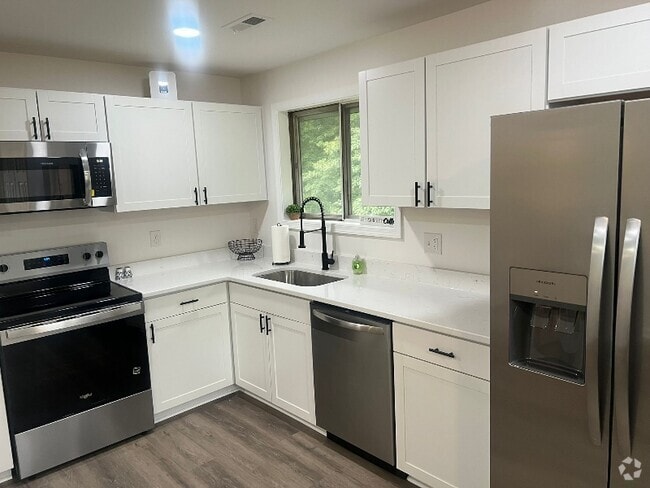 Building Photo - 1416 Weaver Ave Rental