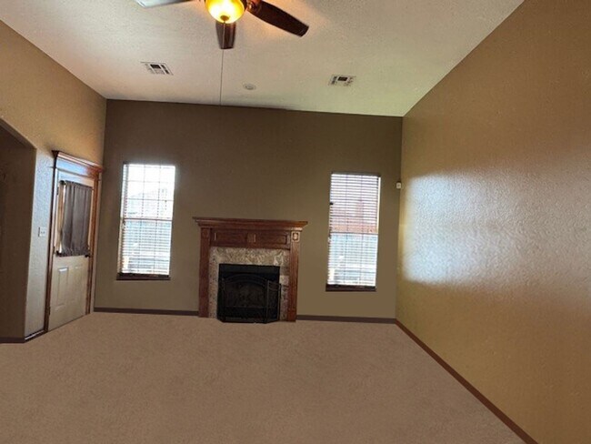 Photo - 320 Northeast Mountain Meadow Drive