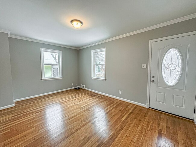 Photo - Charming 3 Bed 3 Bath Sitting On A Large Lot In Beautiful Summit Veitch