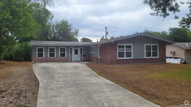 Building Photo - 343 Teakwood Ln Rental