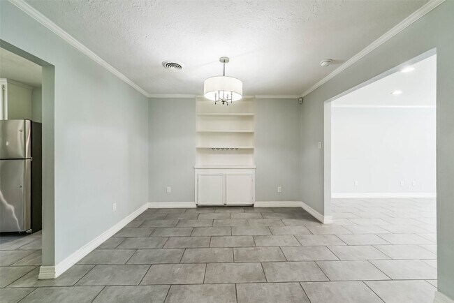 Photo - 4702 Maple St