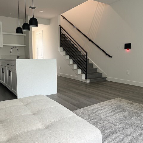 Photo - 8419 Woodward St