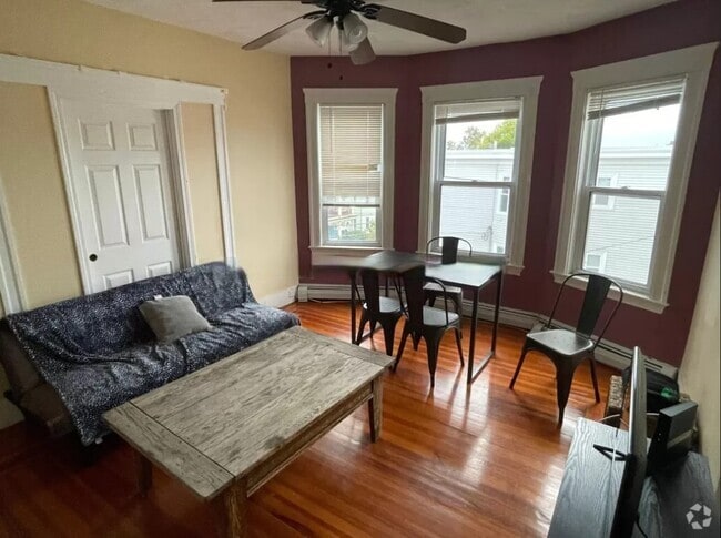 Building Photo - 49 Conwell Ave Unit #2 Rental