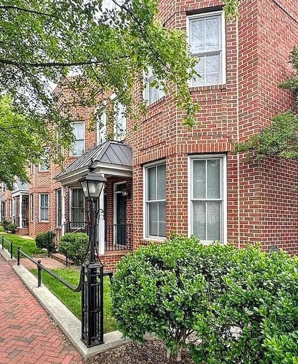 Photo - 1420 W Cary St Townhome
