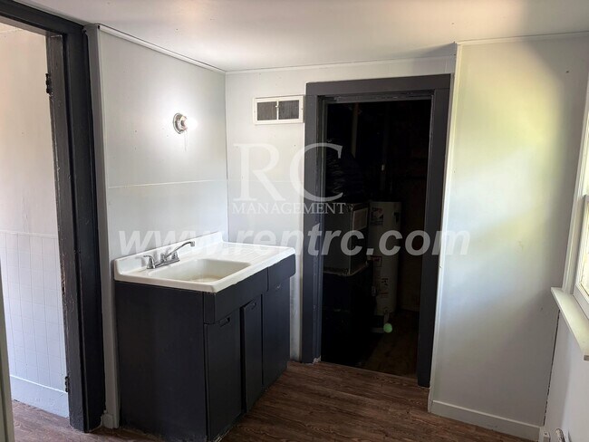 715 Woodbury-