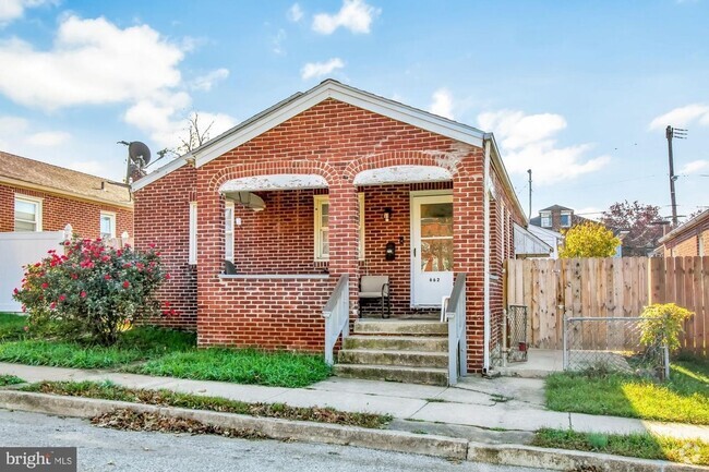 Building Photo - 3-bedroom ranch East York. Rental