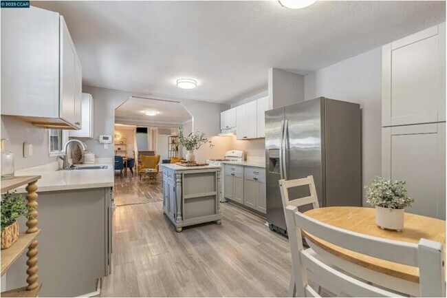 Photo - 2230 Pomona Ave