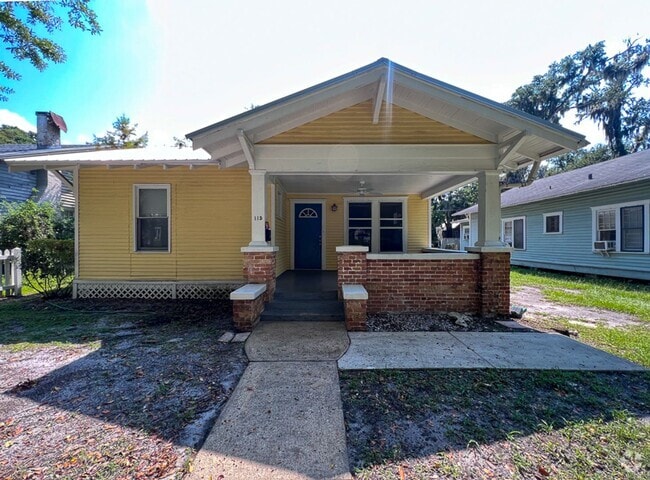 Building Photo - Pet Friendly 4BR/2BA Home off University A...