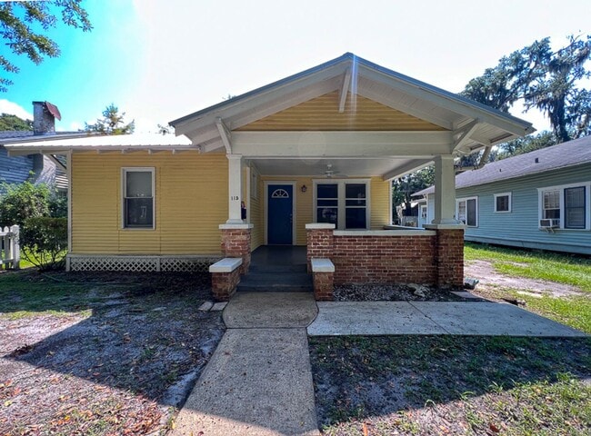 Pet Friendly 4BR/2BA Home off University A... - Pet Friendly 4BR/2BA Home off University A...