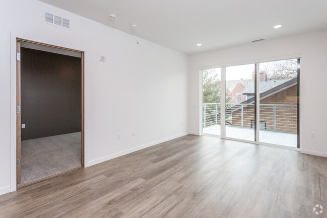 Photo - 4000 INGERSOLL