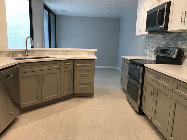 Cocina y sala de estar - 2158 Century Hill