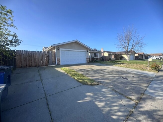 Photo - 3 Bedroom Home with RV Parking!