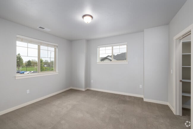 3BR, 2BA - 1,192SF