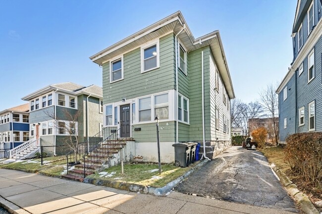 Building Photo - 31 Pierce Ave