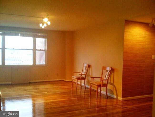 Photo - 1101 St Paul St Unidad 1806