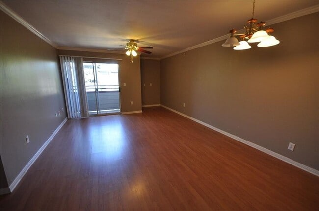 Building Photo - 501 W 26th St Unit 104