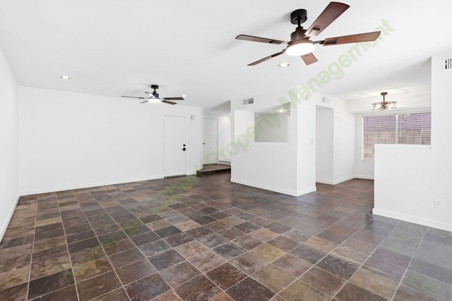 Photo - 5435 E Elmwood St
