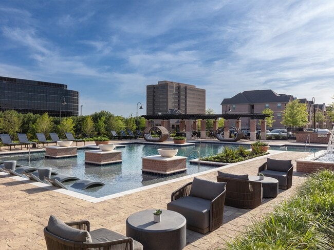 AVE Las Colinas