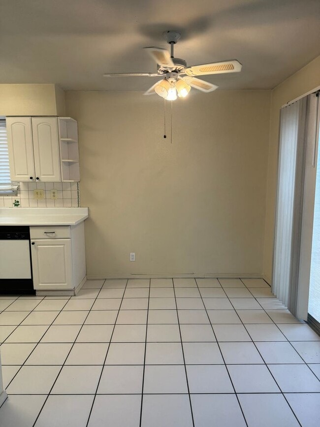 Photo - 1153 E Vaughn St
