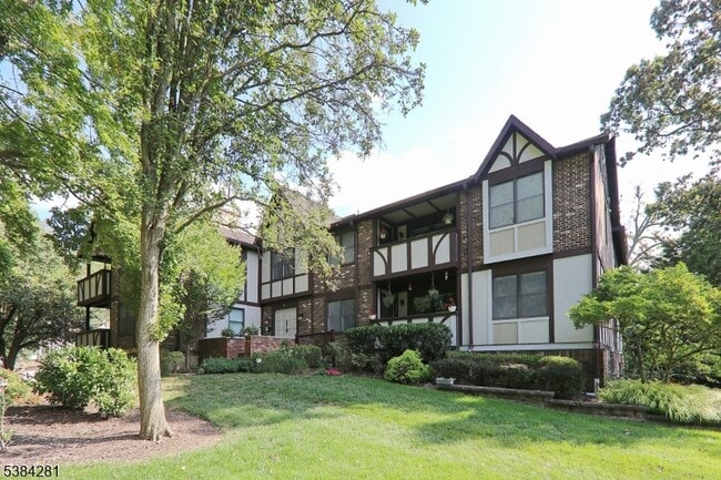 Building Photo - 1 Heritage Dr Unit e Rental