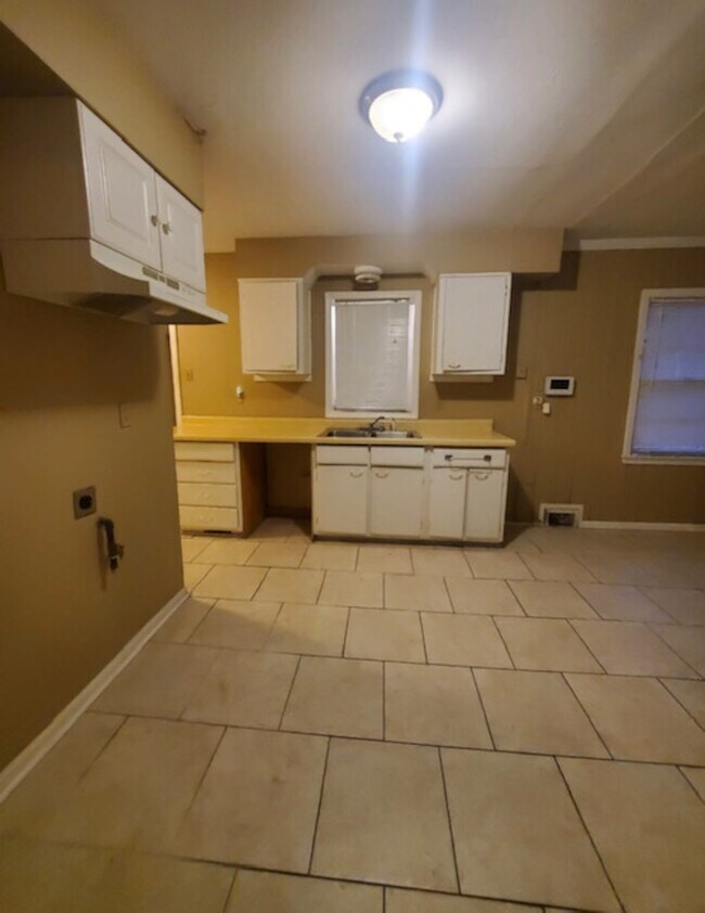 Photo - 1624 Whitney Ave