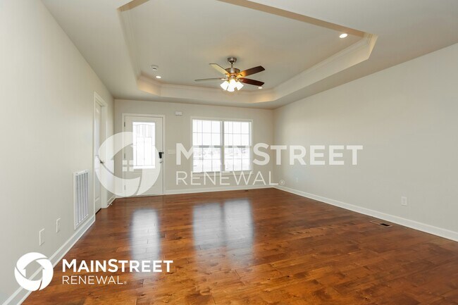 Photo - 460 Heatherwood Dr
