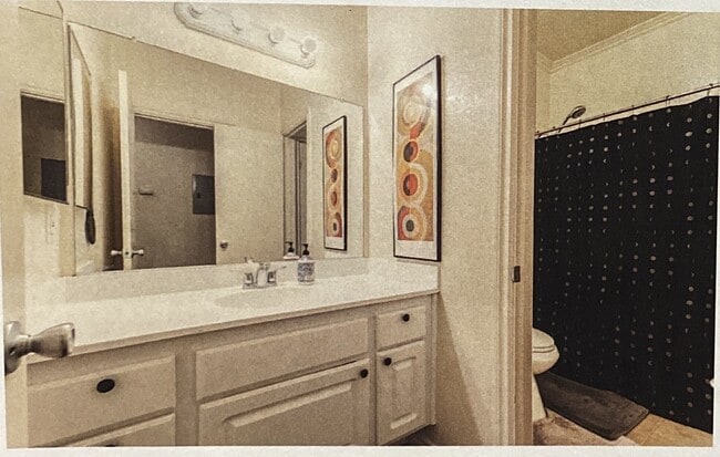 Split bathroom - 300 N El Molino Ave Unit El Molino Terrace #117