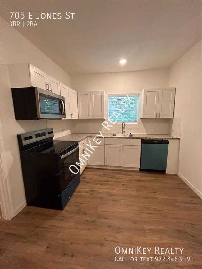 Photo - 705 E Jones St