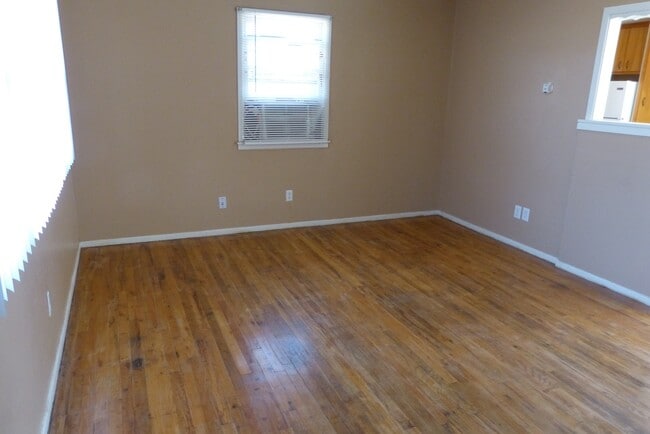 Photo - 703 Dixie Dr