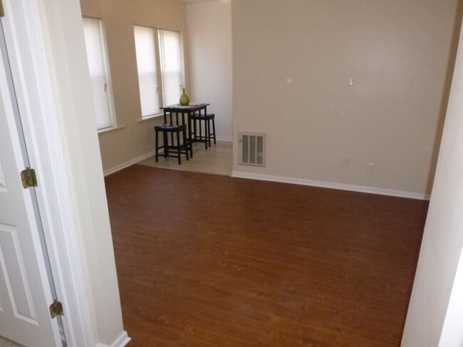 Photo - 3156 W Warren Blvd