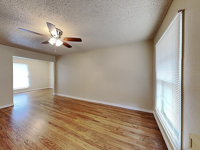 Photo - 11211 Ulloa Ln