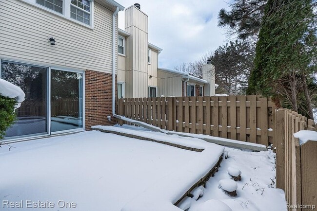 Photo - 5075 Buckingham Pl Dr