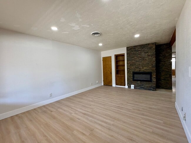Photo - 408 W Ward Ave
