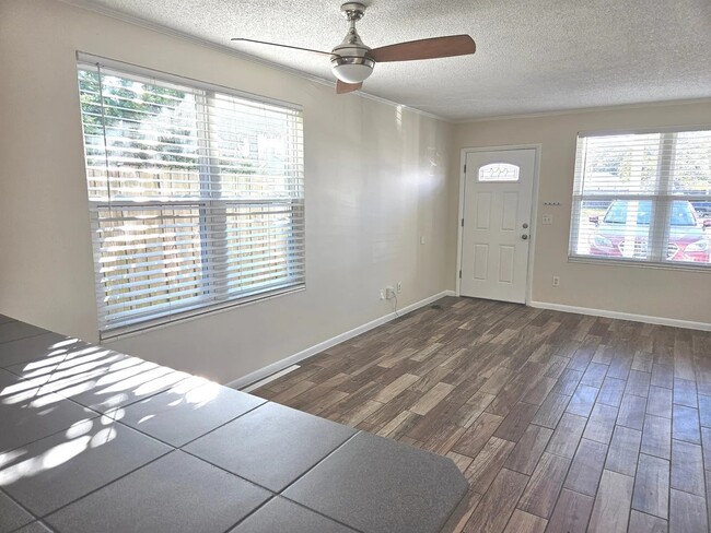 Photo - 1619 3rd St Unidad 1619 3rd St Lower