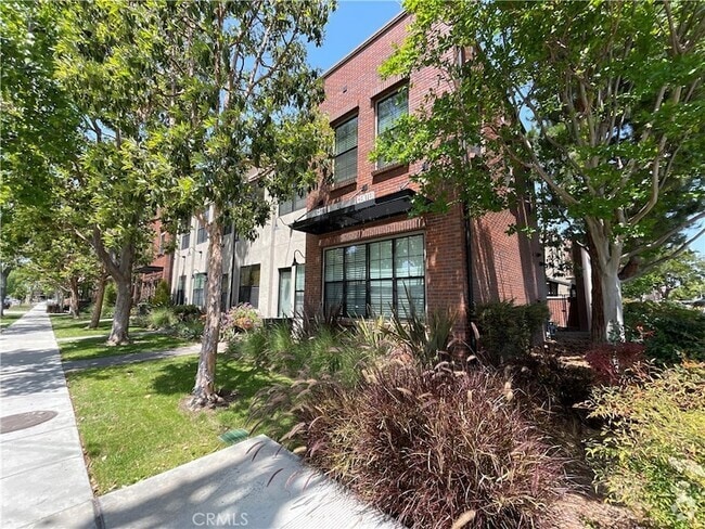 Building Photo - 501 W Maple Ave Rental