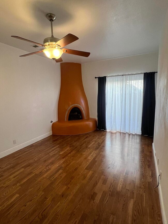 Photo - 423 Phoenix Ave NW