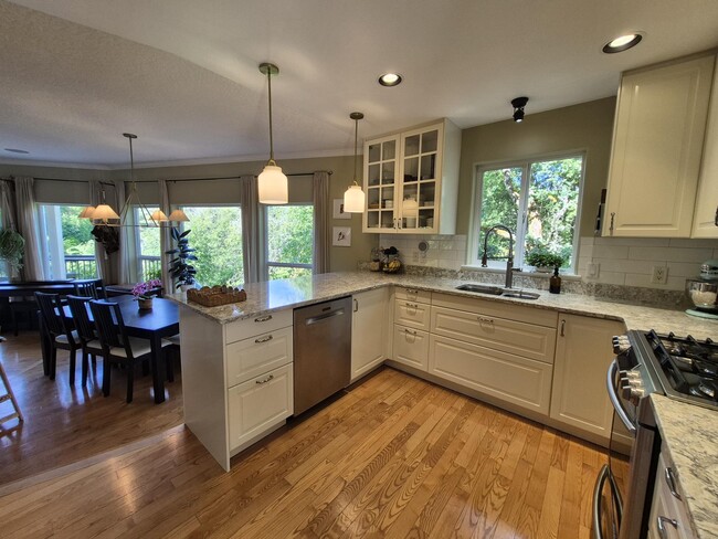 2605 Country Terrace