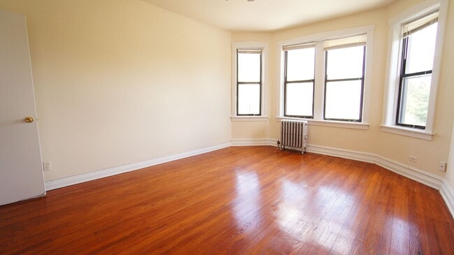 Building Photo - 1533 N Kedzie Ave Unit 1530-1A Rental