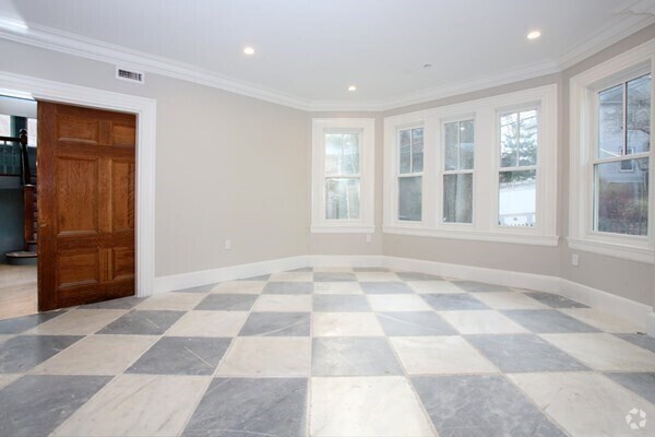 Building Photo - 15 Lanark Rd Unit 2 Rental