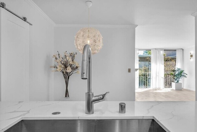 11645 Montana Ave Unit 319