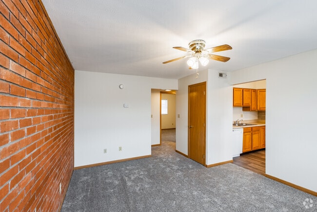 2BR,1BA-775SF