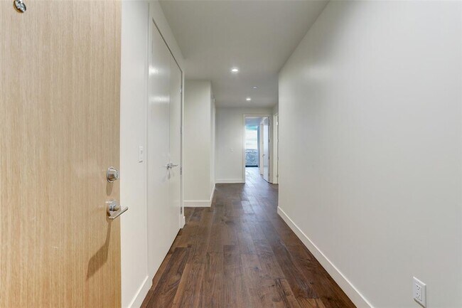 Photo - 44 East Ave Unidad 3901