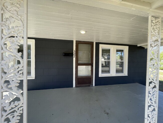 322 E Perry Ave