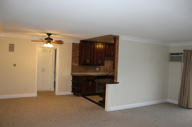 Photo - 1259 Ardmore N Ave Unit 207