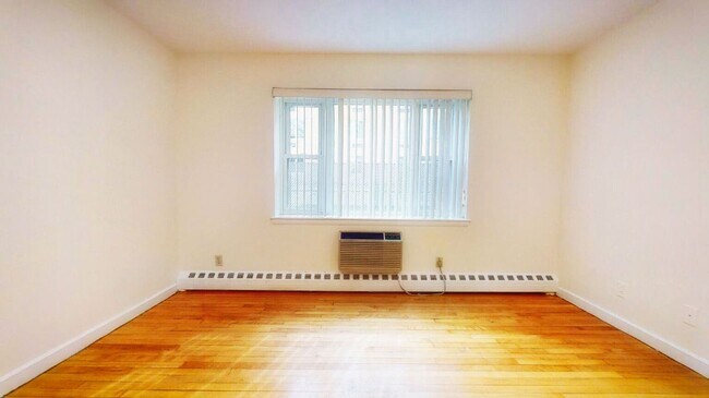 Photo - 62 Parkman St