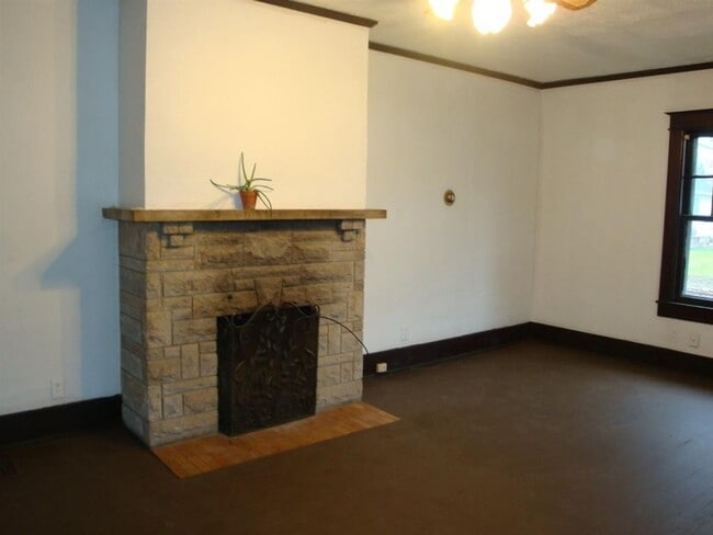 Building Photo - 2 Bedroom 1 bath home