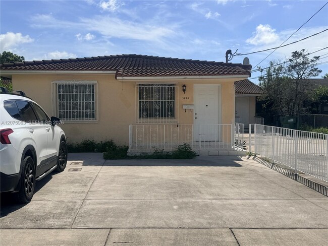Building Photo - 3821 SW 89th Ct Unit Front