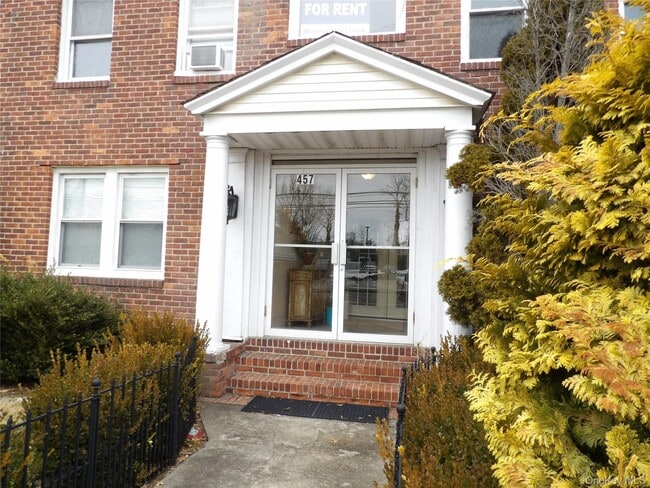 Building Photo - 457 Montauk Hwy Unit 8