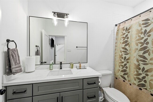 Photo - 2502 Tuam St