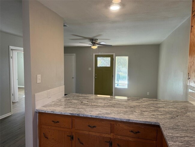 Photo - 176 W Sweetbriar Dr